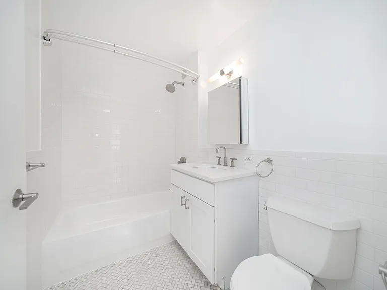 75-25 153rd St #Penthouse 15 — Photo 6
