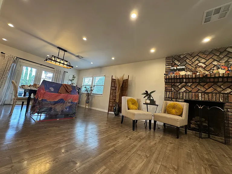 11235 Densmore Ave — Photo 4