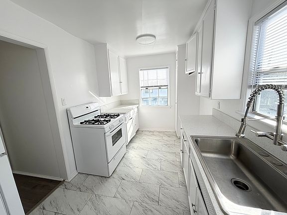 3rd image of 927 Belmont Ave #927