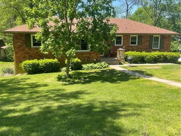 1212 Lake Rd, Liberty, MO 64068