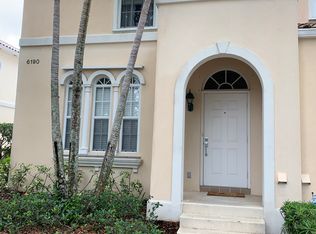 6190 Towncenter Cir, Naples, FL 34119