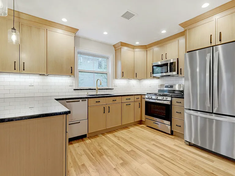 134 Johnson Ave — Photo 8