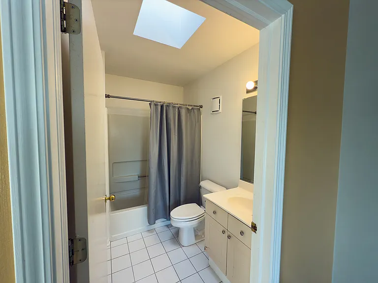 811 Chicago Ave — Photo 12