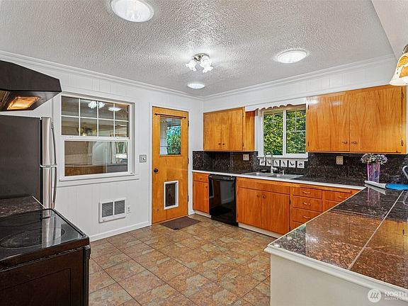 5th image of 9008 184th Avenue NE