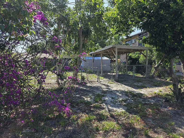 1453 Grove St — Photo 4