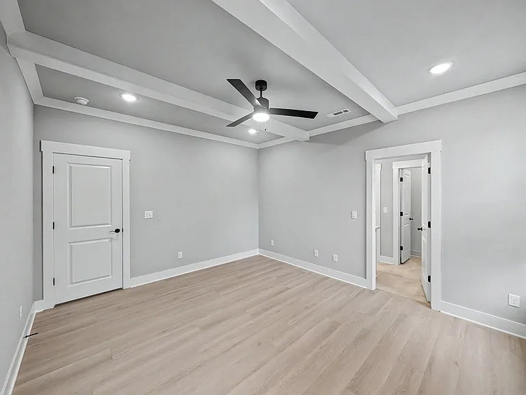 64 Islay Dr — Photo 9