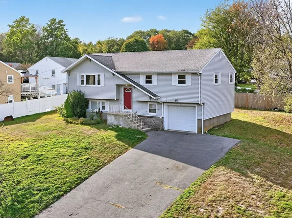 4 Lori Ln, Randolph, MA 02368