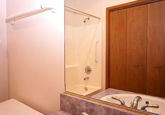 4th image of 805 Creek Stone Way