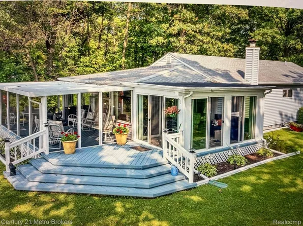 342 N Russell Dr, Russell Island, MI 48001