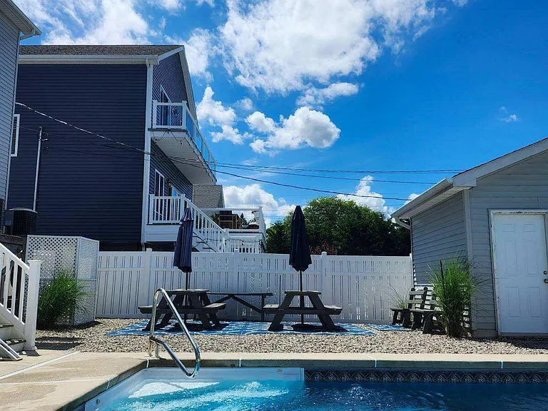 211 Trenton Ave — Photo 7