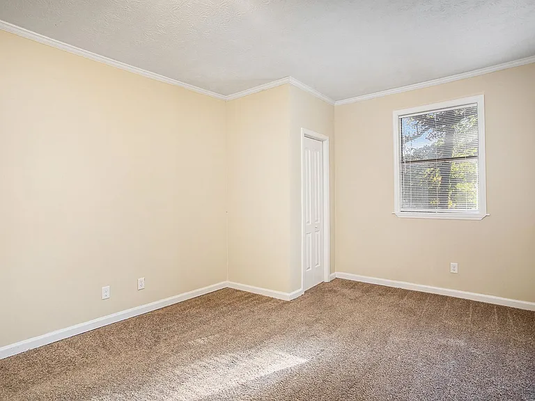 3735 Londonderry Ct — Photo 16