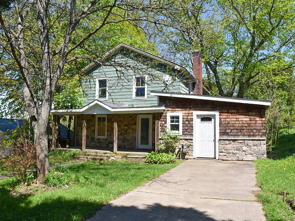 547 S Main St photo 1