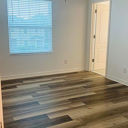 5th image of 107 Claire Ln #107