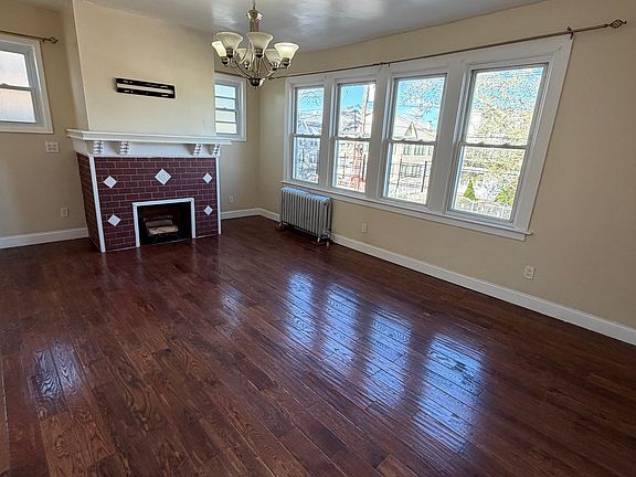 3rd image of 421-423 Roseville Ave #2