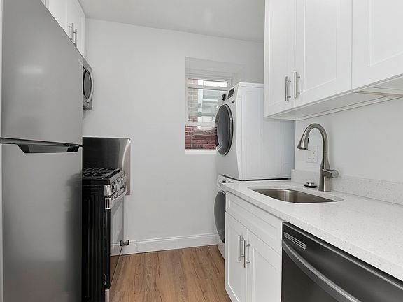 2nd image of 122 Prince St #4