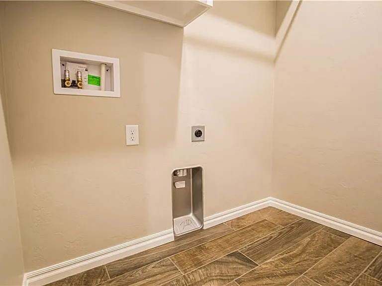 616 John Chisholm Way — Photo 21
