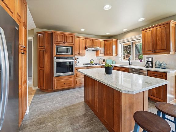 3rd image of 1096 Aery View Way