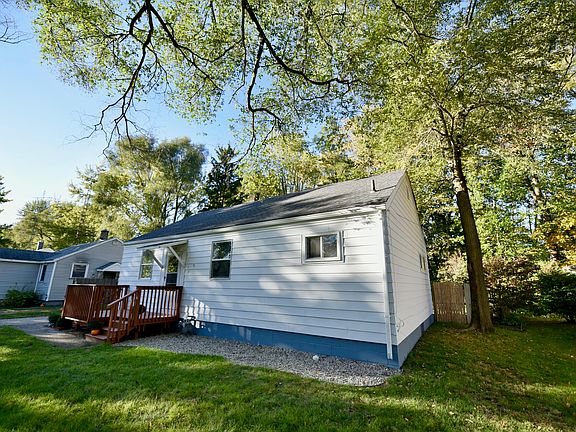 4th image of 1317 Parkway Dr