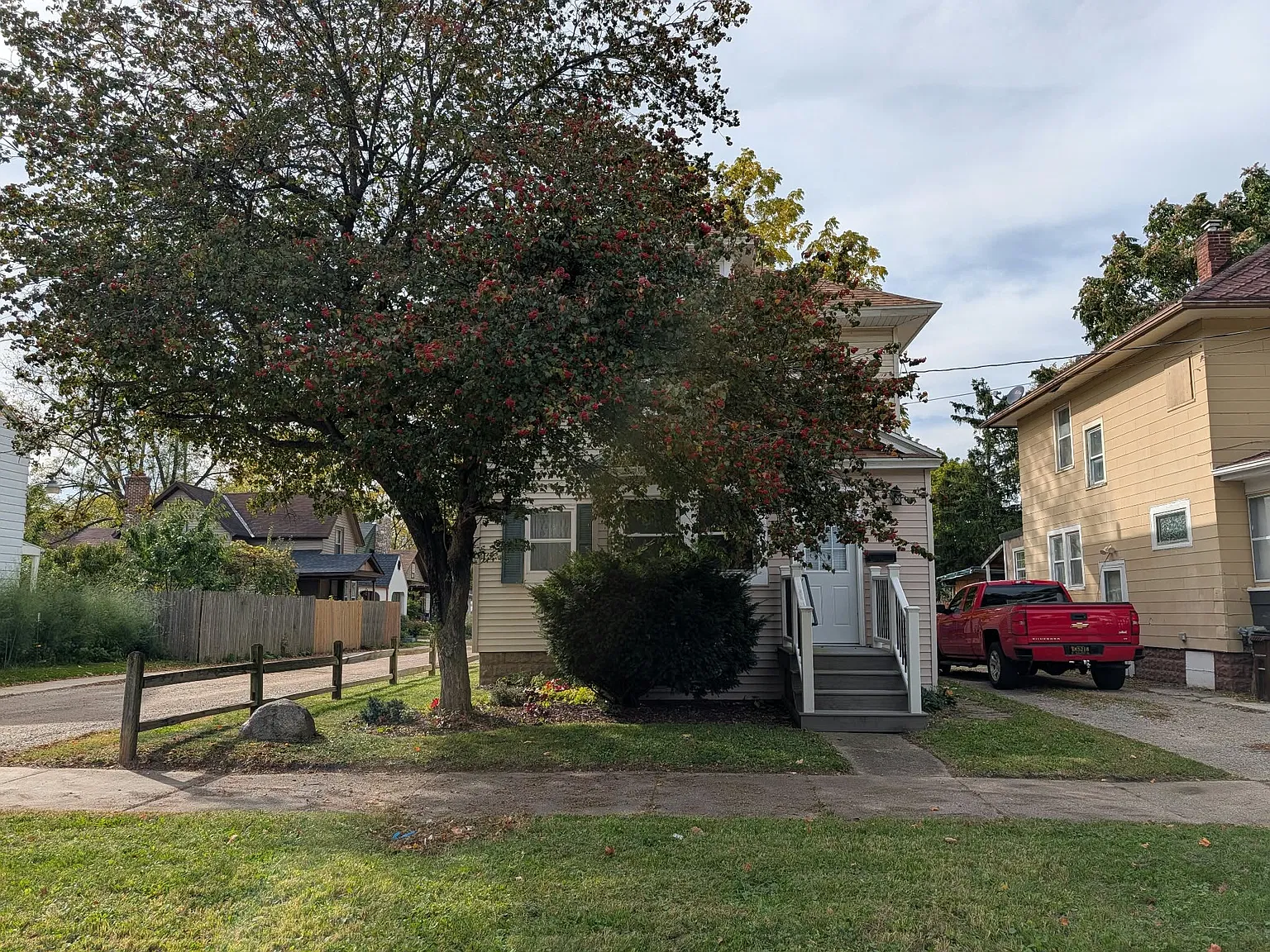 3 bed, 1144 sqft, $1,300 — Photo 3