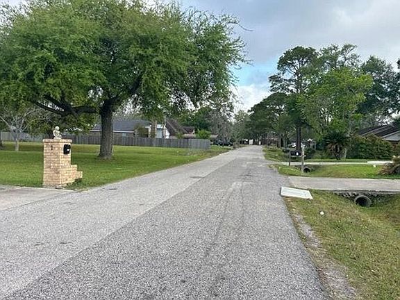 4th image of 10 S Foster Rd