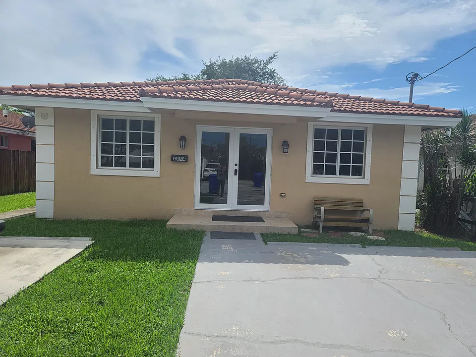 2886 SW 36th Ave #C