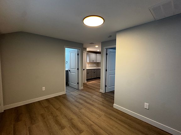 3rd image of 552-554 Hunt St #4