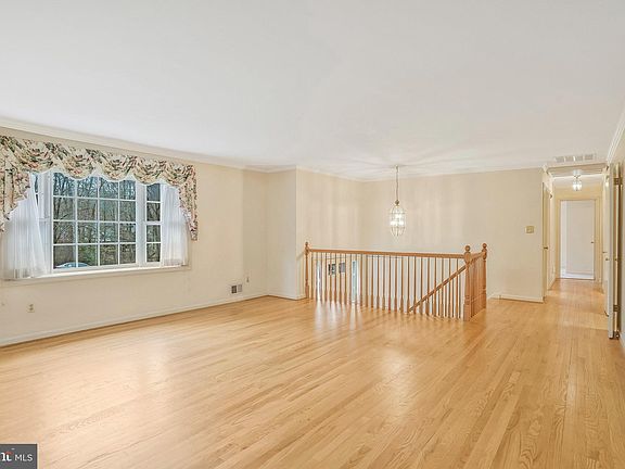 3rd image of 5101 Walport Ln