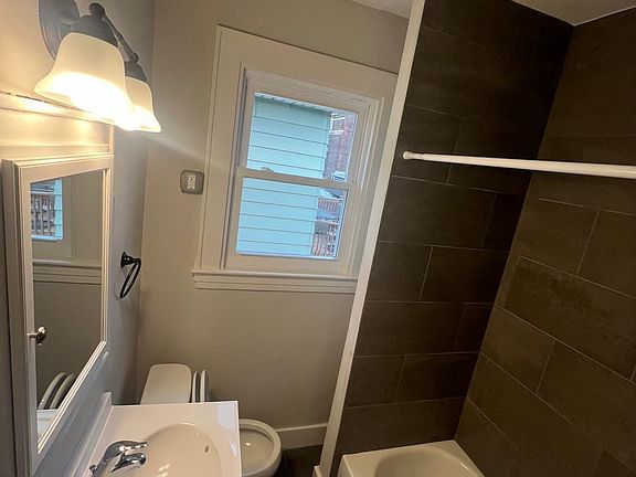 3rd image of 218 Livingston St Floor 2