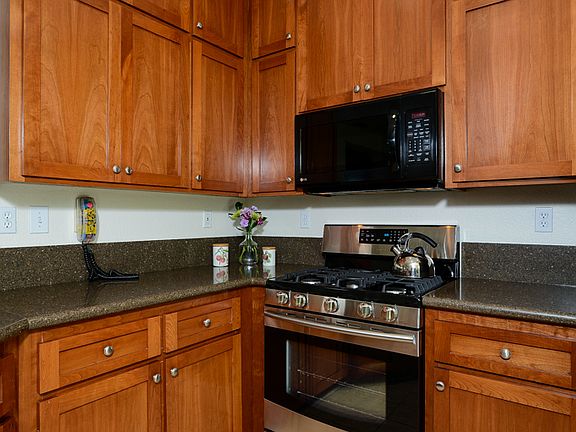 4th image of 2258 Railway Cir