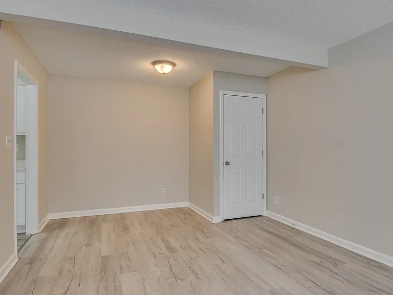 Emmanuel Place Apartments — Photo 5