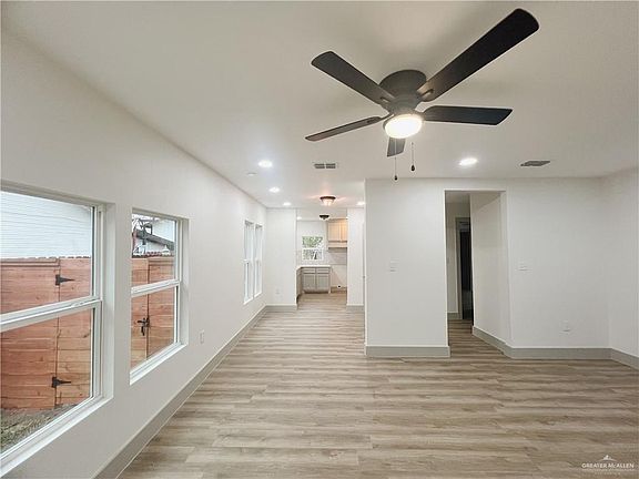 4th image of 604 N 11th St