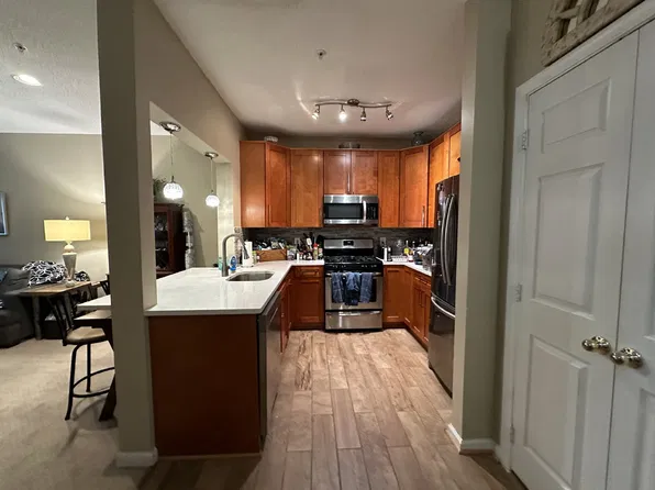12024 Taliesin Pl APT 24, Reston, VA 20190