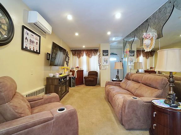 5th image of 1042 Crawford Ave