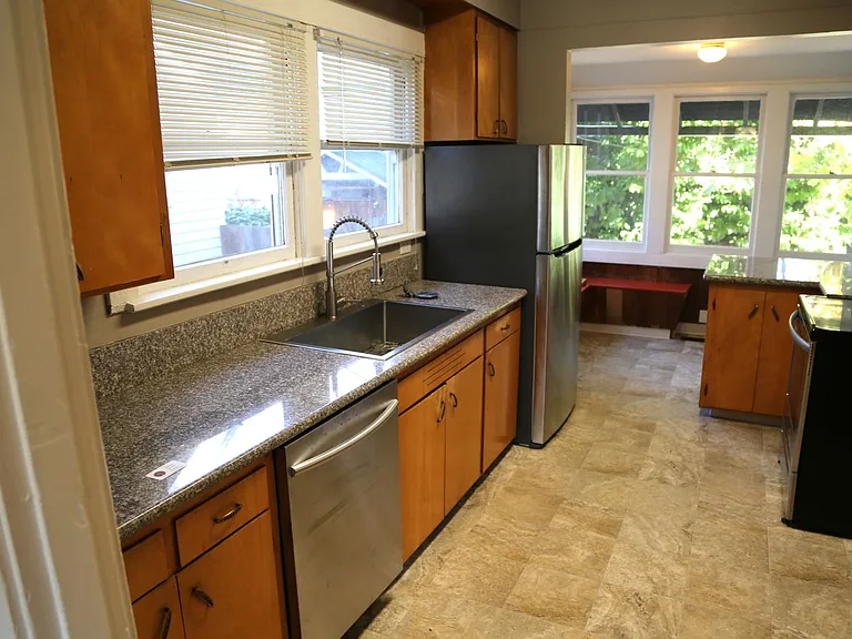 955 NW Van Buren Ave — Photo 10