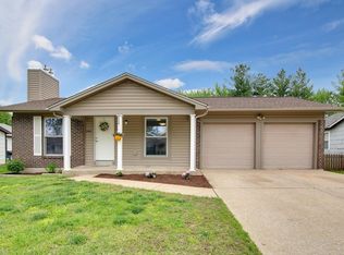 2460 Pheasant Run Dr, Maryland Heights, MO 63043
