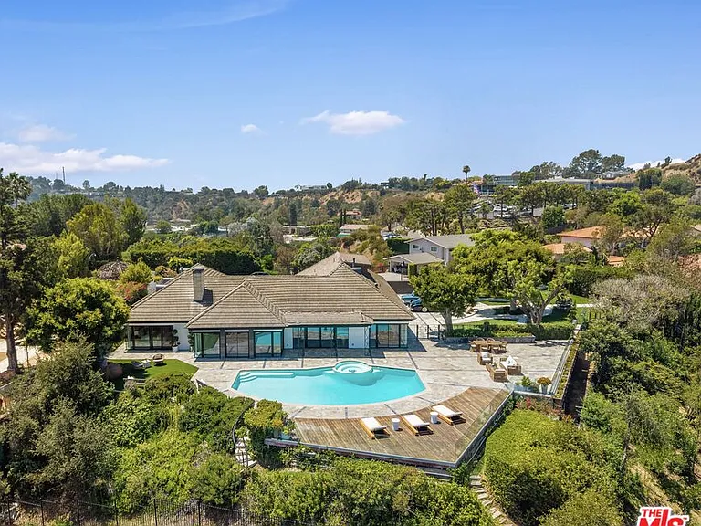 8416 Skyline Dr — Photo 3