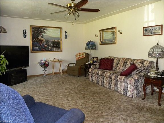 3rd image of 42804 Crestlane Dr