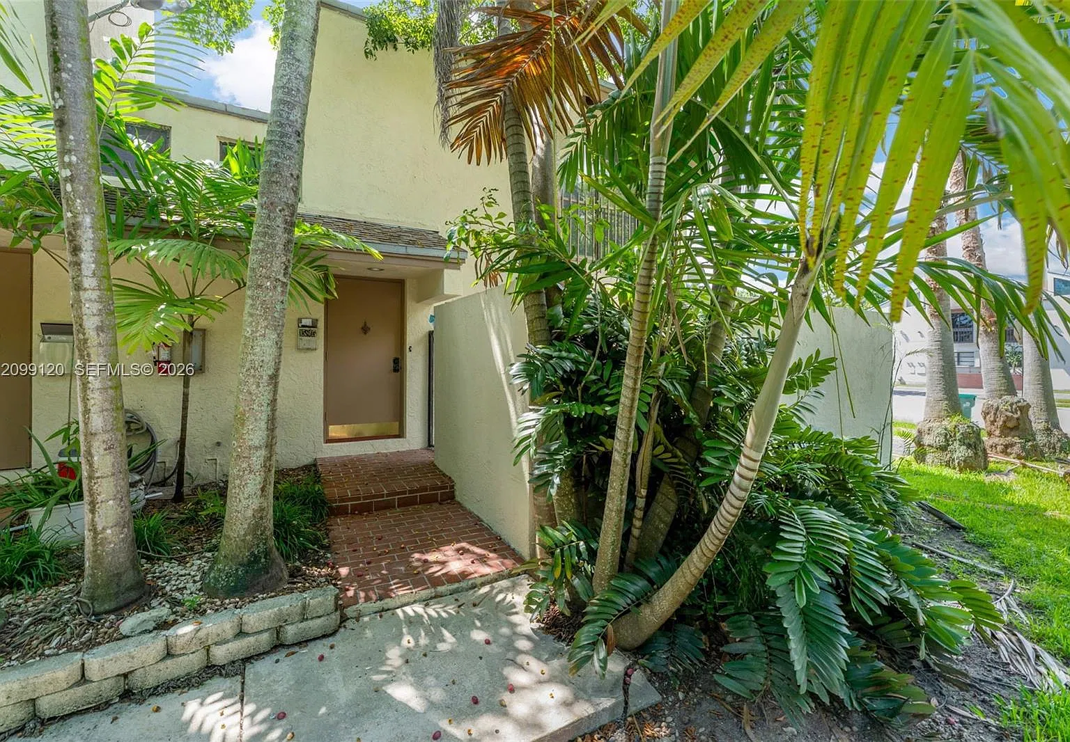Pinebrooke Condo Z — Photo 1