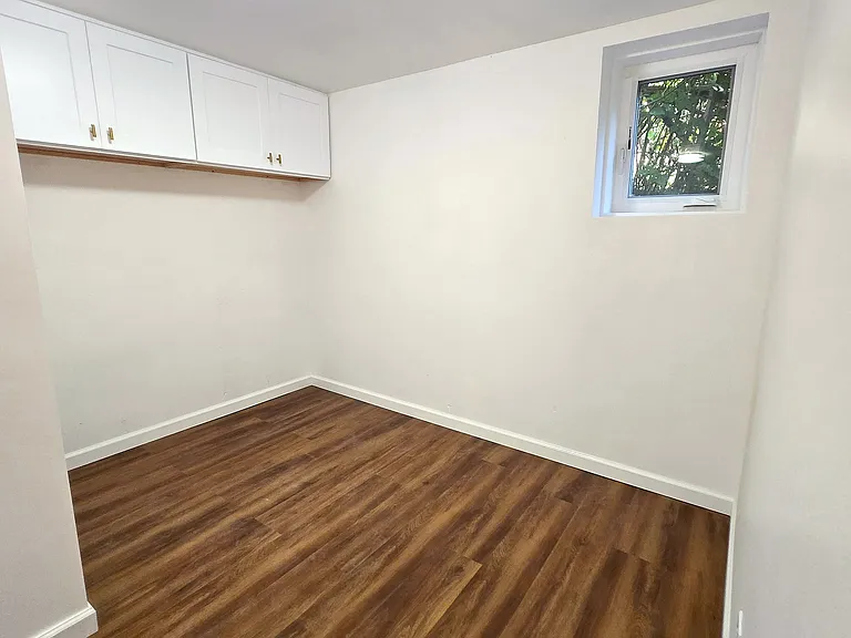 1316 Bellevue Way SE — Photo 22