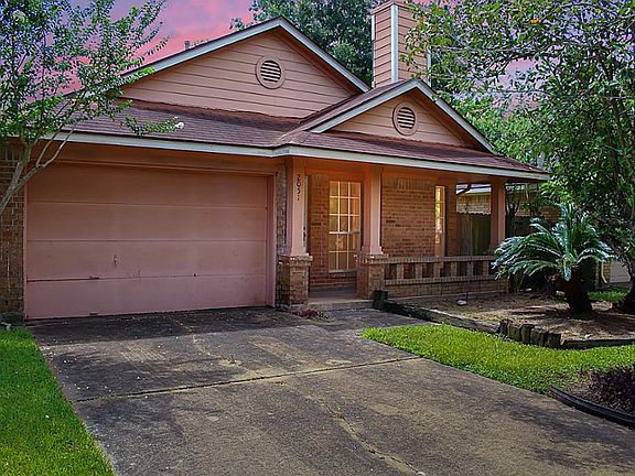 4th image of 2051 Greencrest Dr