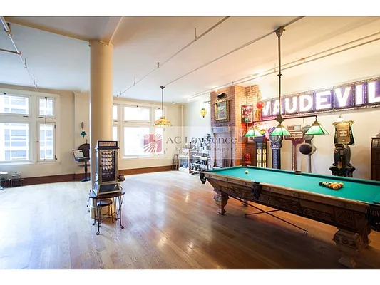 Sold by Aclawrence | media 19