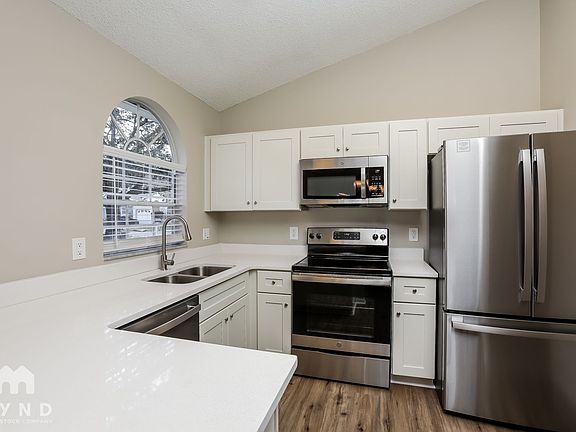 2nd image of 1729 Chatham Cir