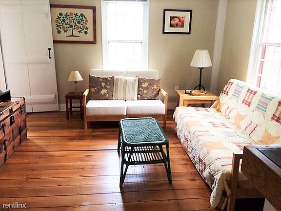 B - living room (old photo)