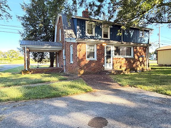 2nd image of 984 Lexington Rd