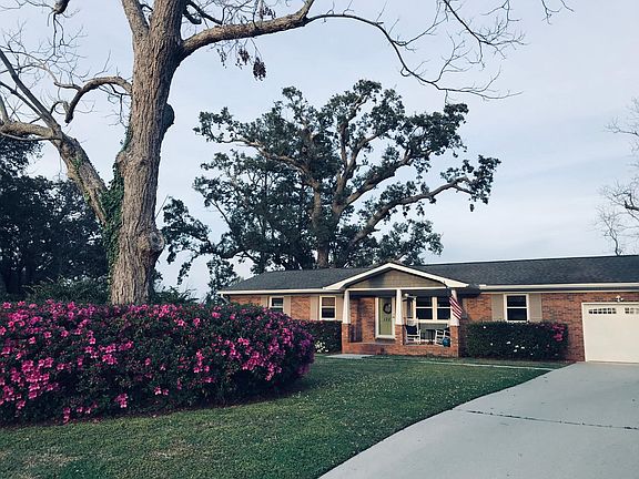 3rd image of 122 Riverview Dr