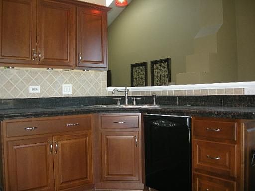 4th image of 536 Tewksbury Cir
