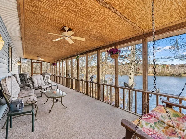 6072 Lookout Heights Dr, Claremont, NC 28610