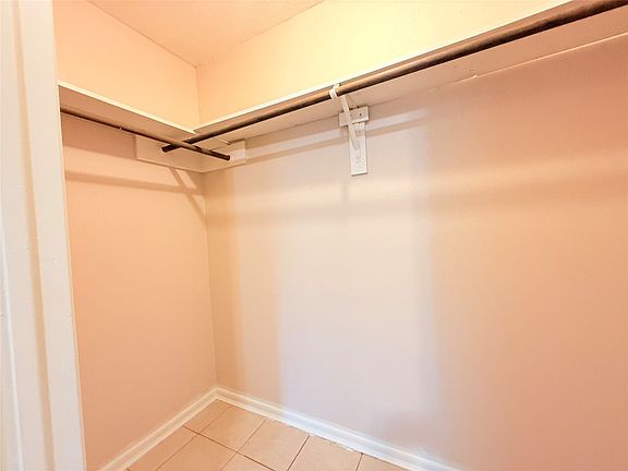 5th image of 208 Laurie Ln #208