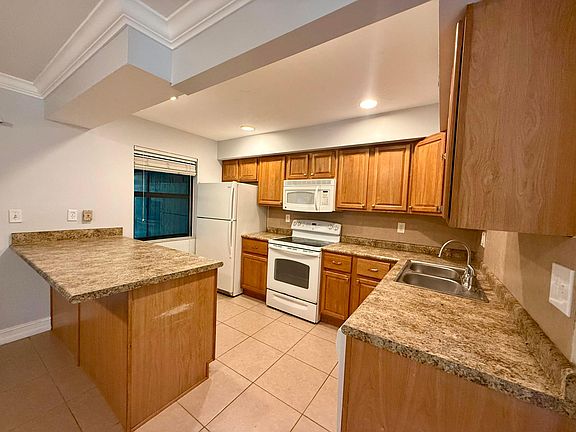 3rd image of 814 Sandtree Drive