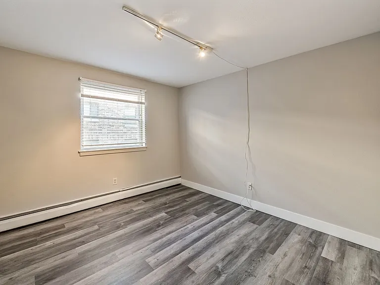 2121 N Cambridge Ave #108 — Photo 14